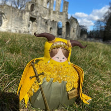 Charger l'image dans la galerie, Flore <br/> Poupée Déco