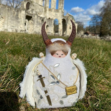 Charger l'image dans la galerie, Hermine <br/> Poupée Déco