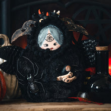 Charger l'image dans la galerie, Cordélia <br/> Poupée Déco