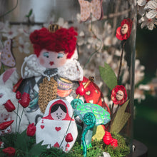 Charger l'image dans la galerie, La reine de coeur et le lapin <br/> Cloche Déco