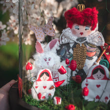 Charger l'image dans la galerie, La reine de coeur et le lapin <br/> Cloche Déco