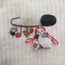Charger l'image dans la galerie, Aimable <br/> Broche Reine de Coeur