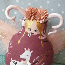 Charger l'image dans la galerie, Freyja <br/> Poupée Déco