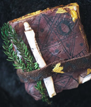 Charger l'image dans la galerie, Jeanne <br/> Poupée Déco